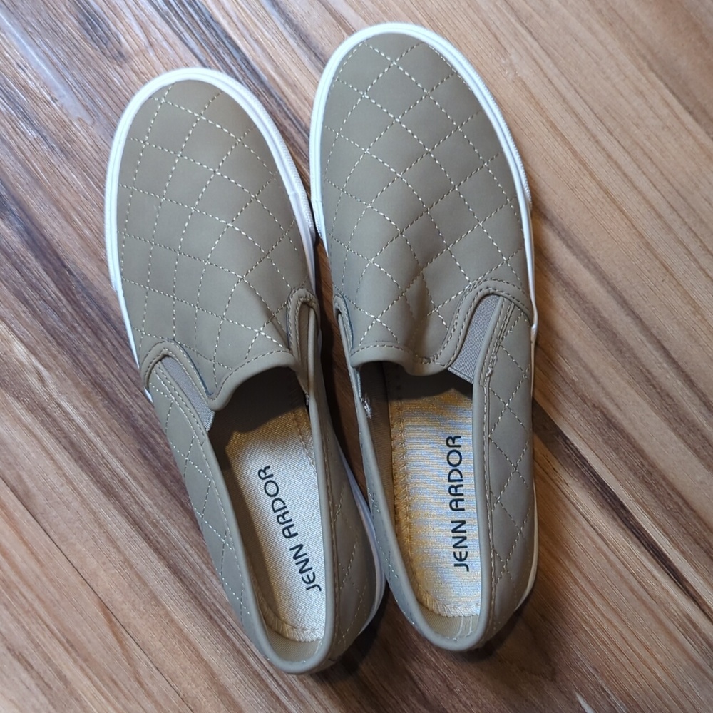 Jenn Ardor Women's Tan Quilted Slip On Casual Sneakers Size 9